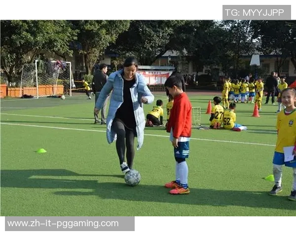 足球操开场热情洋溢引领全场气氛激荡让我们一起动起来享受运动的快乐